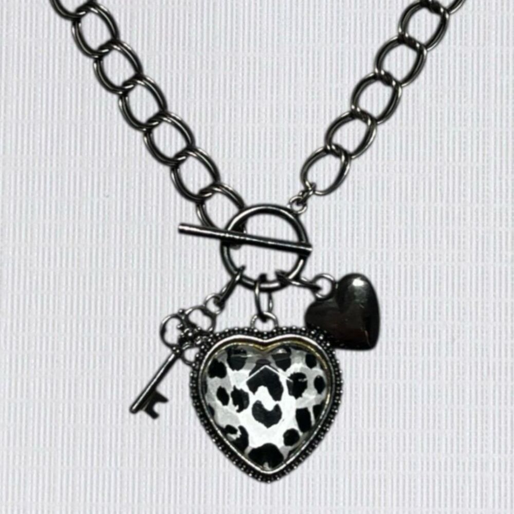 Animal Print Heart Pendant Necklace Toggle Gunmetal Chunky Chain Key Charm Retro